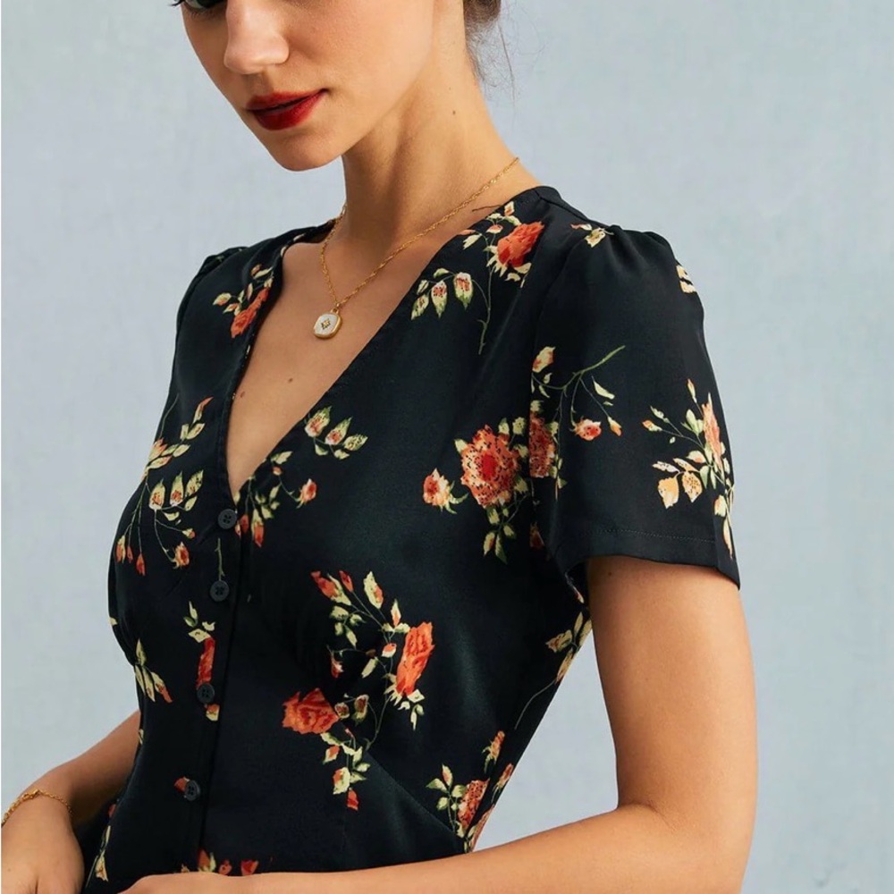 Rihoas, NWT, The Black V Neck Floral Short Sleeve Maxi Dress . - Picture 3 of 9